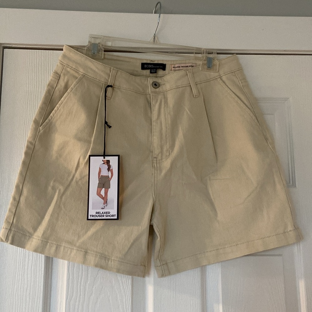 NWT BCBGeneration Beige light oak relaxed trouser shorts women size 13/31
